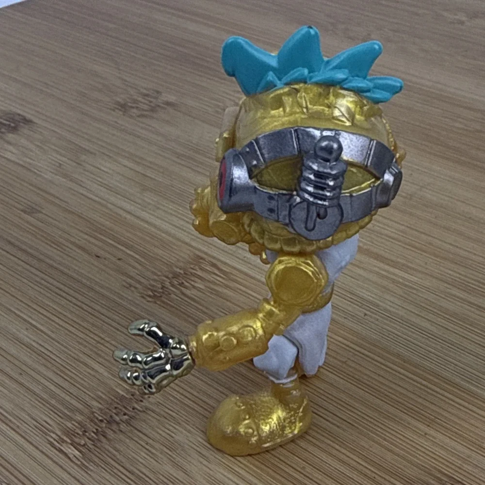 Treasure X Monster Gold‎ Mega Monster Lab Mad Scientist With Gold Dipped Hand